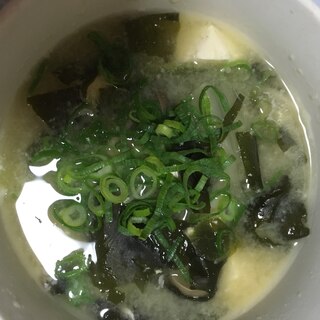 白菜としめじのわかめ豆腐酒粕味噌汁